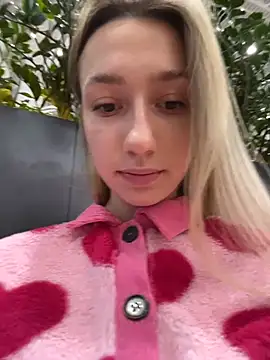 Lia  Love online show from 10.22.25