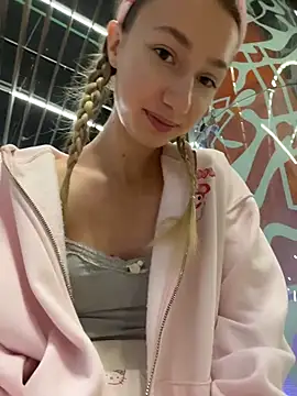 Lia  Love online show from 10.28.25