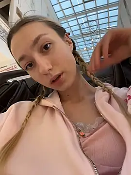 Lia  Love online show from 11.20.25