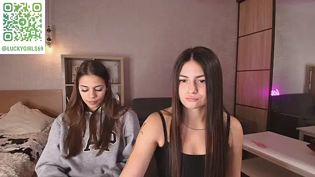 Snapshot of ShySonya chatting on 09.29.25 ShySonya online show from 09.29.25