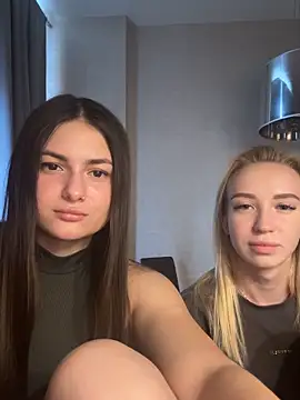 Snapshot of ShySonya chatting on 10.04.25 ShySonya online show from 10.04.25