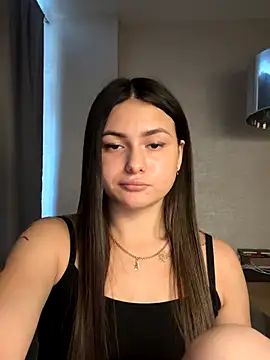 Snapshot of ShySonya chatting on 10.06.25 ShySonya online show from 10.06.25