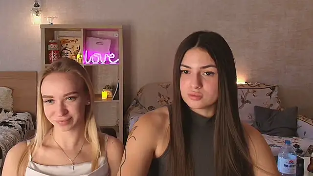 Snapshot of ShySonya chatting on 10.16.25 ShySonya online show from 10.16.25