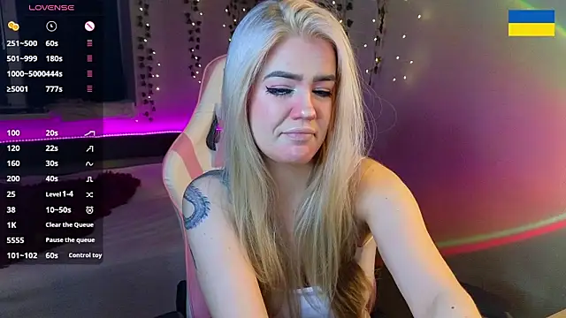 RedVelveten online show from 10.02.25