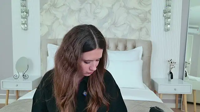 milaleoneli online show from 09.24.25