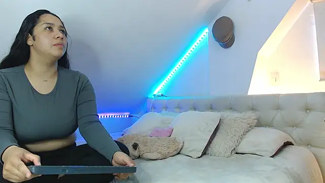 Scarlett Jazmin online show from 10.18.25