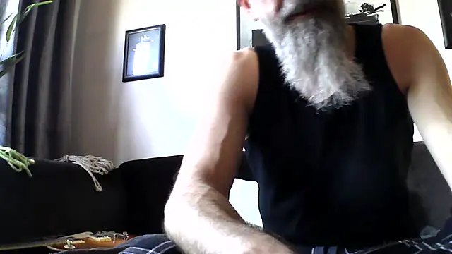 Snapshot of Kingsscepter chatting on 02.01.25 Kingsscepter online show from 02.01.25