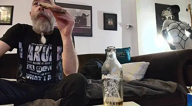 Snapshot of Kingsscepter chatting on 02.06.25 Kingsscepter online show from 02.06.25