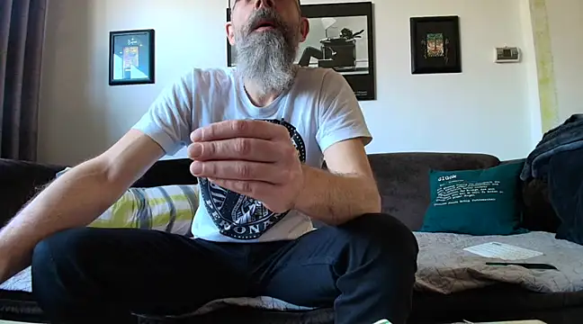 Snapshot of Kingsscepter chatting on 02.17.25 Kingsscepter online show from 02.17.25