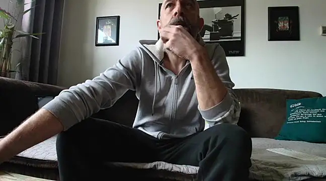 Snapshot of Kingsscepter chatting on 02.22.25 Kingsscepter online show from 02.22.25