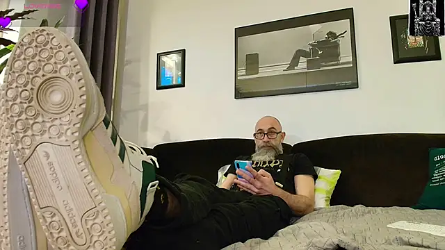 Snapshot of Kingsscepter chatting on 02.23.25 Kingsscepter online show from 02.23.25