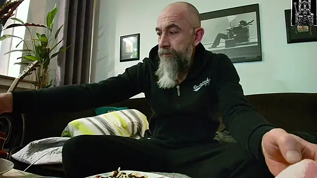 Snapshot of Kingsscepter chatting on 02.24.25 Kingsscepter online show from 02.24.25