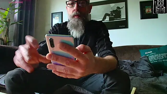 Snapshot of Kingsscepter chatting on 02.28.25 Kingsscepter online show from 02.28.25