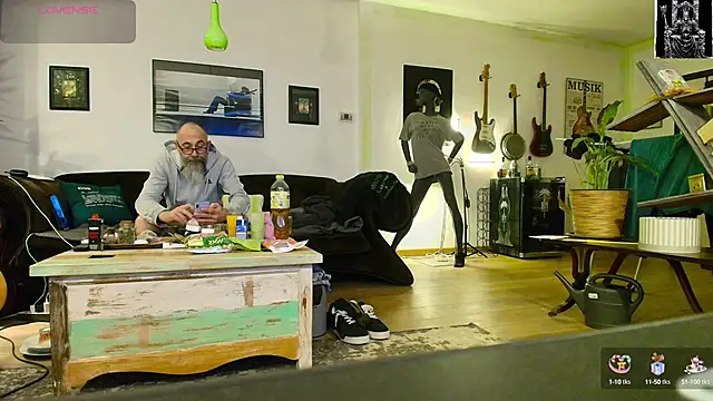 Snapshot of Kingsscepter chatting on 03.02.25 Kingsscepter online show from 03.02.25