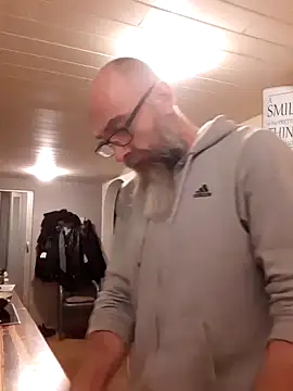 Snapshot of Kingsscepter chatting on 03.04.25 Kingsscepter online show from 03.04.25