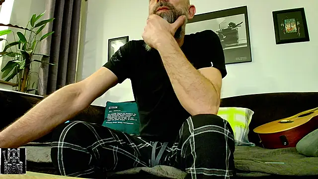 Snapshot of Kingsscepter chatting on 03.05.25 Kingsscepter online show from 03.05.25