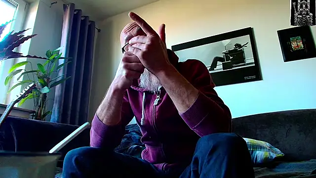 Snapshot of Kingsscepter chatting on 03.08.25 Kingsscepter online show from 03.08.25