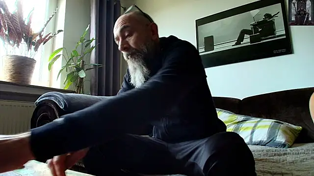 Snapshot of Kingsscepter chatting on 03.12.25 Kingsscepter online show from 03.12.25