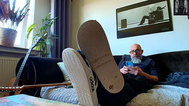 Snapshot of Kingsscepter chatting on 03.16.25 Kingsscepter online show from 03.16.25