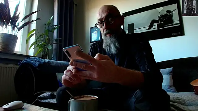 Snapshot of Kingsscepter chatting on 03.18.25 Kingsscepter online show from 03.18.25