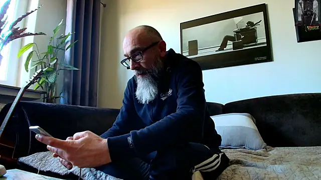 Snapshot of Kingsscepter chatting on 03.19.25 Kingsscepter online show from 03.19.25