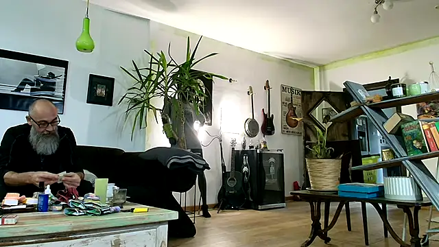 Snapshot of Kingsscepter chatting on 10.06.25 Kingsscepter online show from 10.06.25