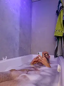 Snapshot of Kingsscepter chatting on 10.31.25 Kingsscepter online show from 10.31.25