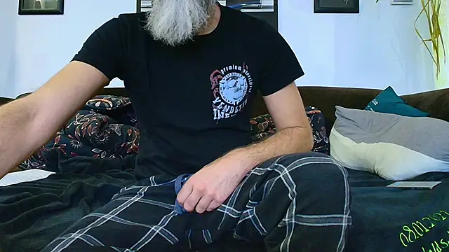 Snapshot of Kingsscepter chatting on 11.14.25 Kingsscepter online show from 11.14.25