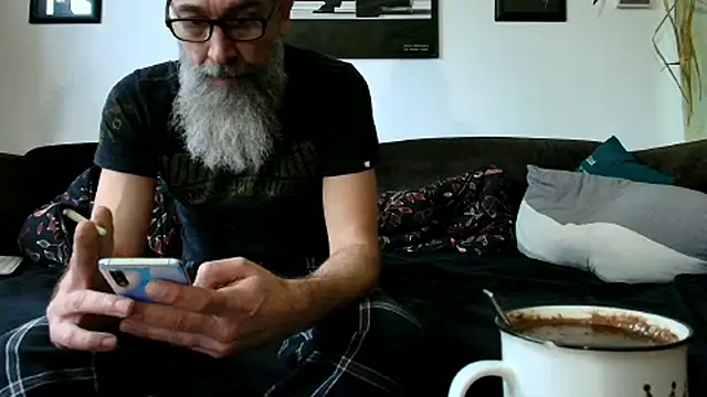 Snapshot of Kingsscepter chatting on 11.15.25 Kingsscepter online show from 11.15.25