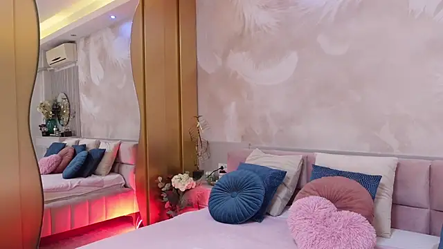 Snapshot of JullyBlair chatting on 10.25.25 JullyBlair online show from 10.25.25