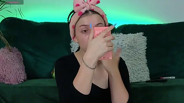 AveryWillow online show from 09.30.25