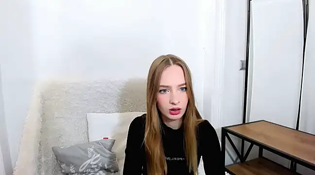 Snapshot of LilaGold chatting on 12.06.24 LilaGold online show from 12.06.24