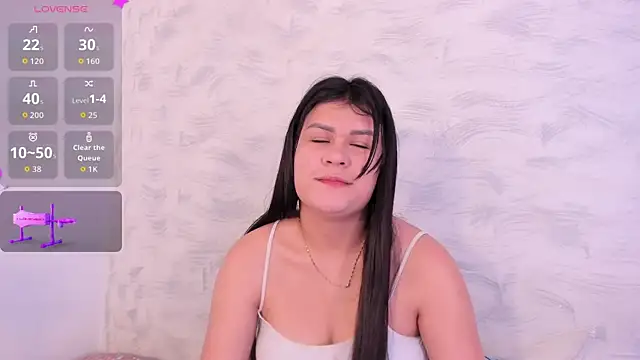 Snapshot of Elalove_ chatting on 10.30.25 Elalove online show from 10.30.25