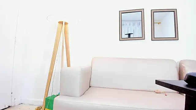 naomiii   online show from 01.11.25