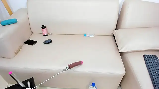 naomiii   online show from 02.01.25