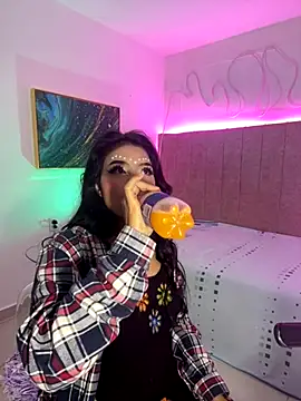 naomiii   online show from 09.18.25