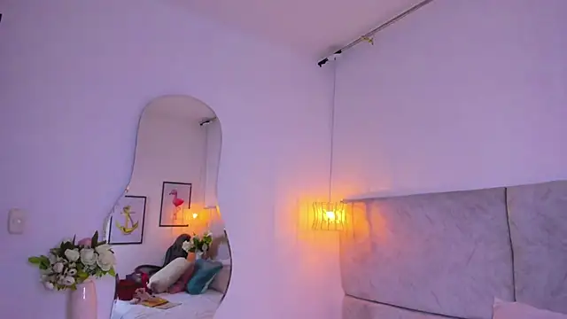 naomiii   online show from 10.30.25