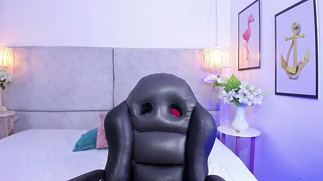 naomiii   online show from 11.28.25