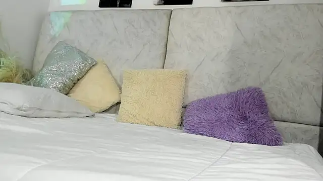 Snapshot of naomiii__ chatting on 05.23.26 naomiii online show from 05.23.26