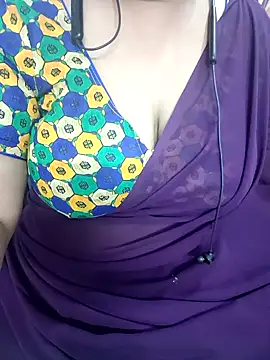 Snapshot of Yours_Radika chatting on 12.24.24 Yours Radika online show from 12.24.24