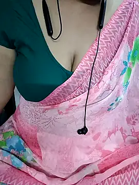 Snapshot of Yours_Radika chatting on 12.27.24 Yours Radika online show from 12.27.24