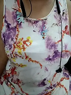 Snapshot of Yours_Radika chatting on 12.28.24 Yours Radika online show from 12.28.24