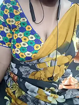 Snapshot of Yours_Radika chatting on 12.30.24 Yours Radika online show from 12.30.24