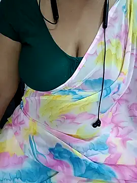 Snapshot of Yours_Radika chatting on 12.31.24 Yours Radika online show from 12.31.24