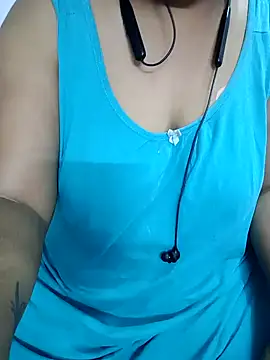 Snapshot of Yours_Radika chatting on 01.01.25 Yours Radika online show from 01.01.25