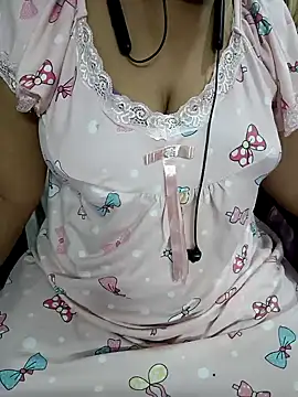 Snapshot of Yours_Radika chatting on 02.01.25 Yours Radika online show from 02.01.25