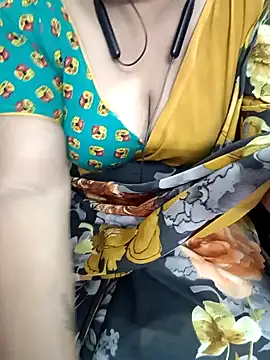 Snapshot of Yours_Radika chatting on 02.05.25 Yours Radika online show from 02.05.25