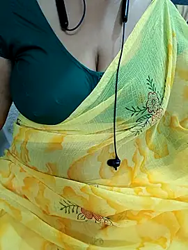 Snapshot of Yours_Radika chatting on 02.20.25 Yours Radika online show from 02.20.25