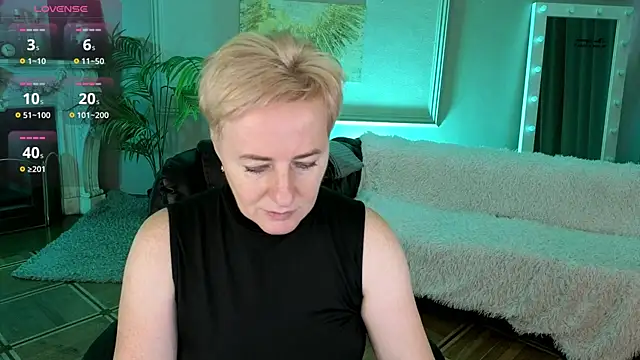 Nika Smit online show from 11.21.25