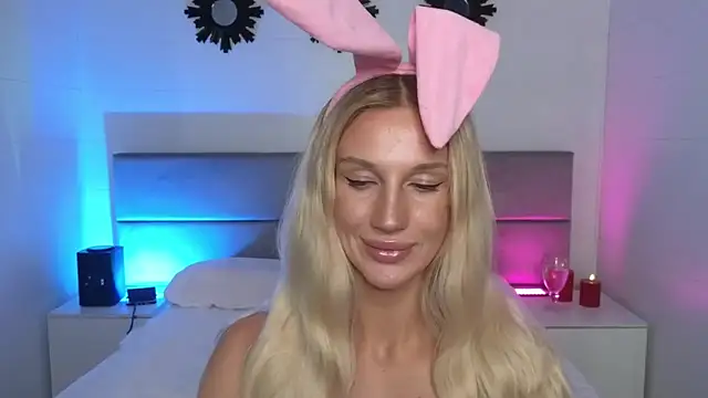 Snapshot of Megan_Kira chatting on 05.24.26 Megan Kira online show from 05.24.26